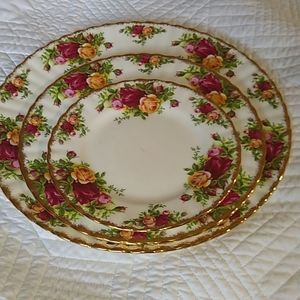 Royal Albert Old Country Rose set of 3 plates